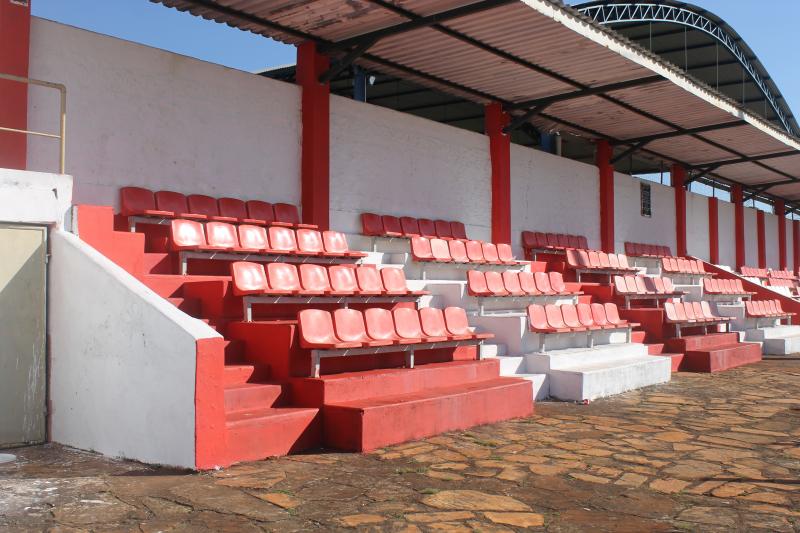 QUADRA DO ESTÁDIO MUNICIPAL UBIRATAN EM CARMO DE MINAS RECEBE